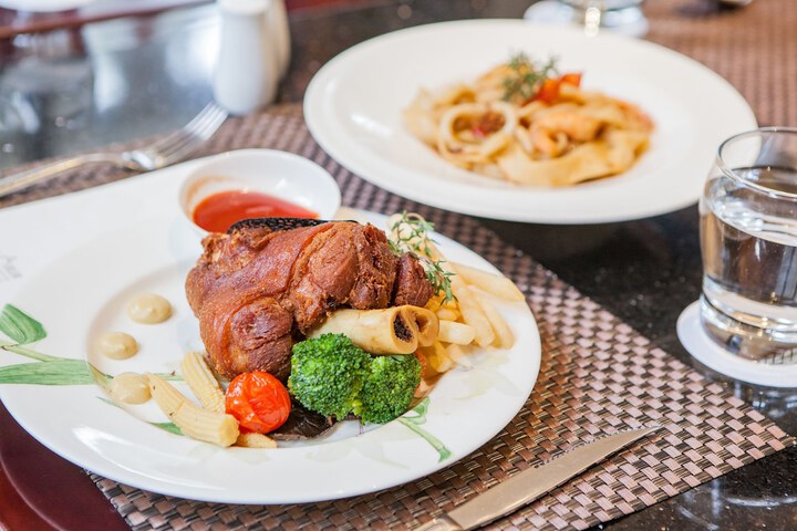 Dining Photos