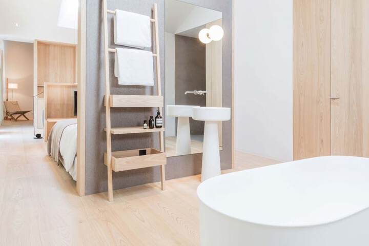 Room 42 of 76