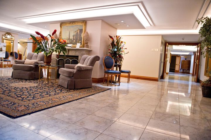 Entrance & Lobby