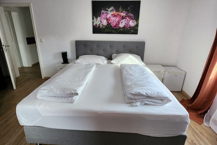 Room 10 of 27