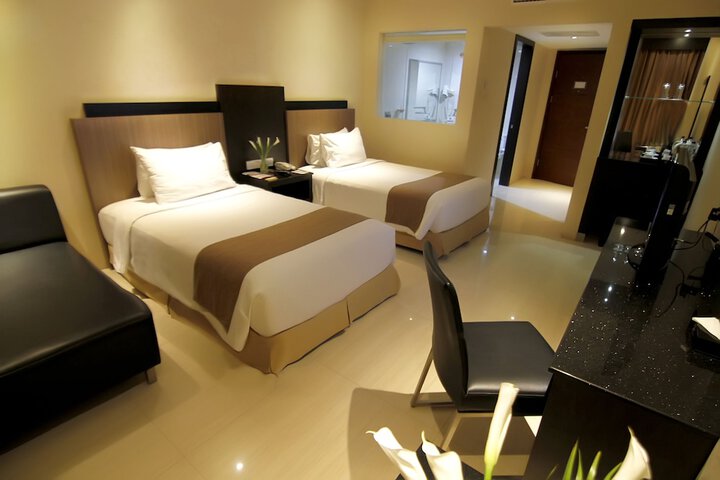 Room 8 of 68