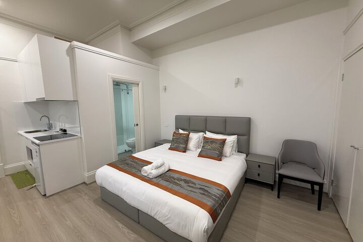 Room 34 of 82