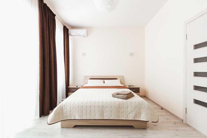 Room 4 of 7