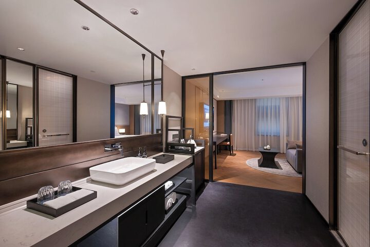 Room 20 of 37