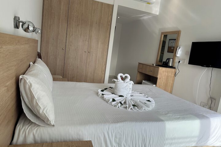 Room 6 of 50