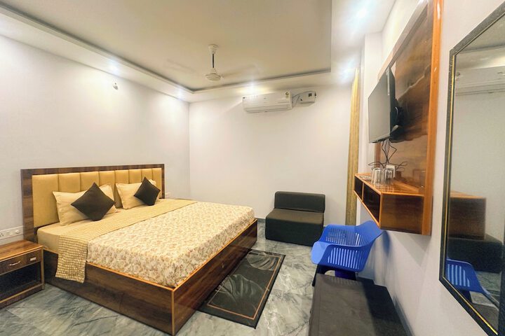 Room 7 of 11
