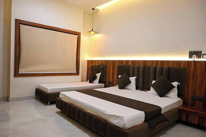 Room 6 of 7