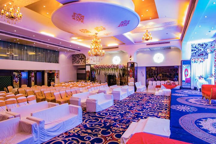 Ballroom/Hall 41 of 47