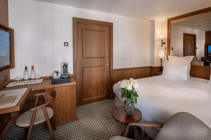 Room 11 of 37