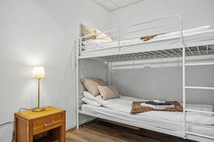 Room 6 of 42