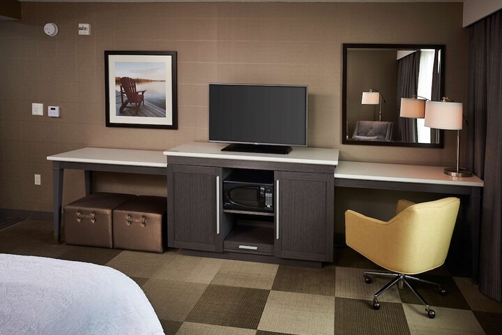Room 4 of 32