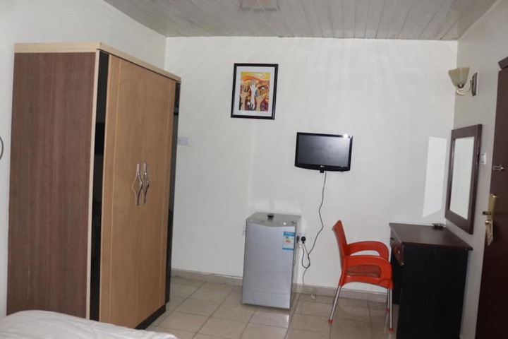 Room 16 of 18