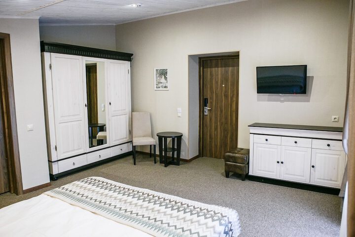 Room 9 of 48