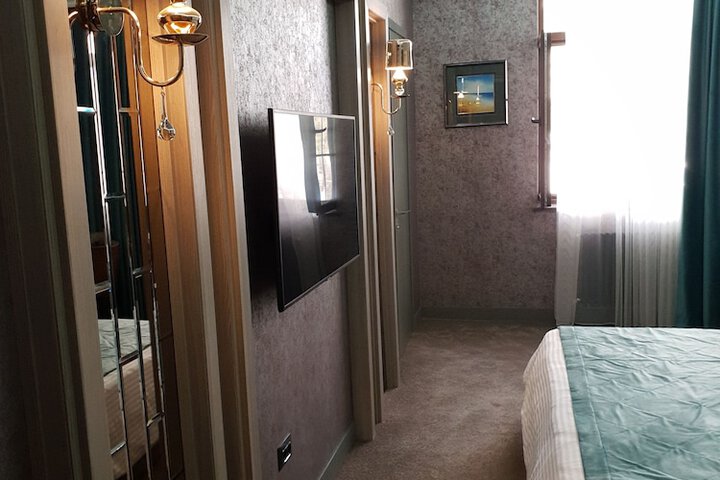 Room 18 of 80