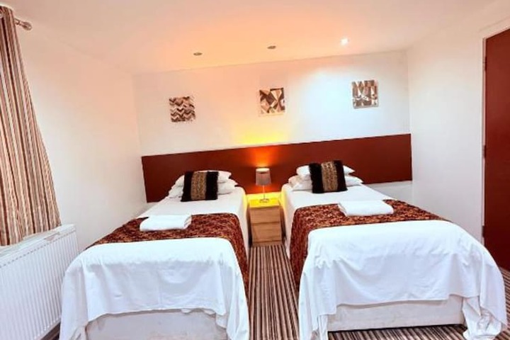 Room 9 of 20
