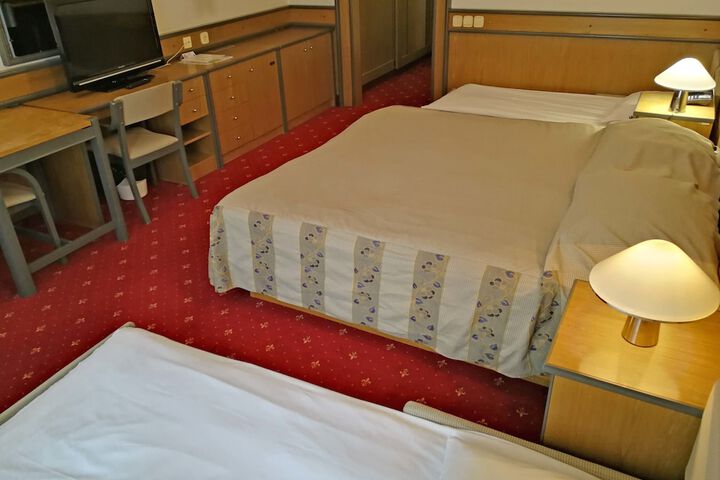 Room 15 of 49