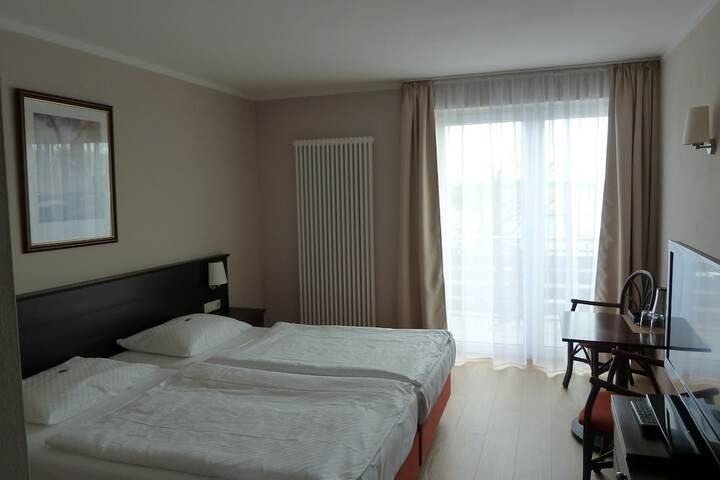 Room 6 of 13