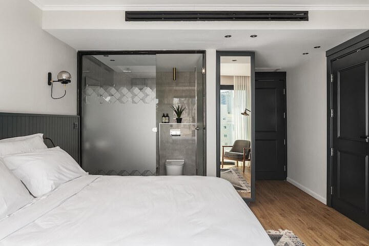 Room 11 of 38
