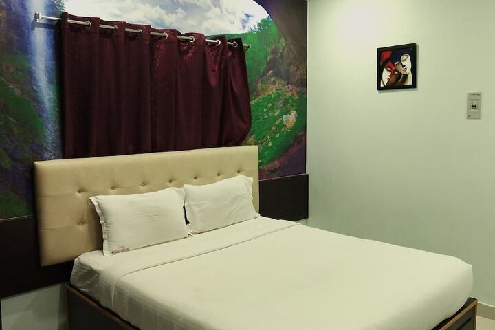 Room 7 of 14