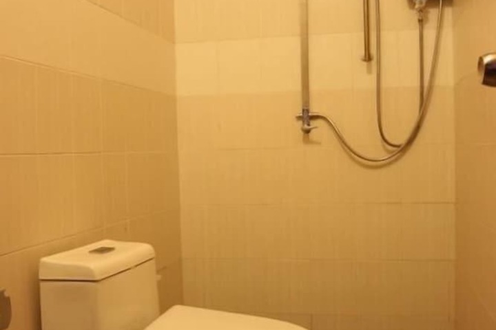 Room 6 of 10