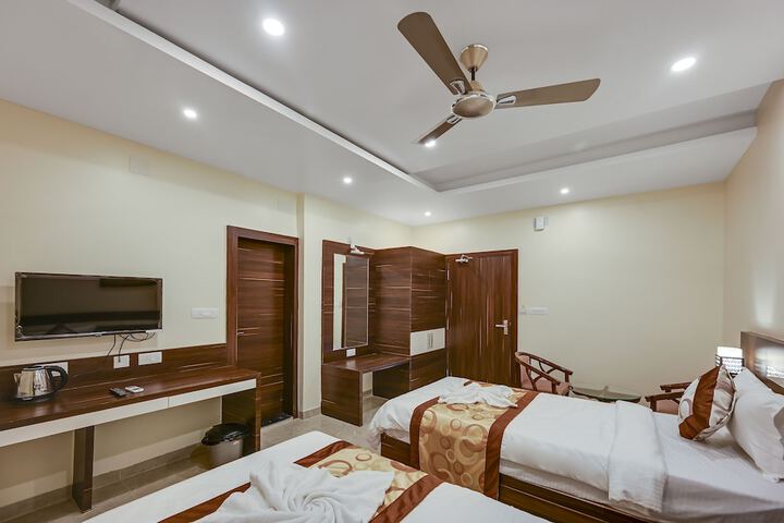 Room 8 of 28