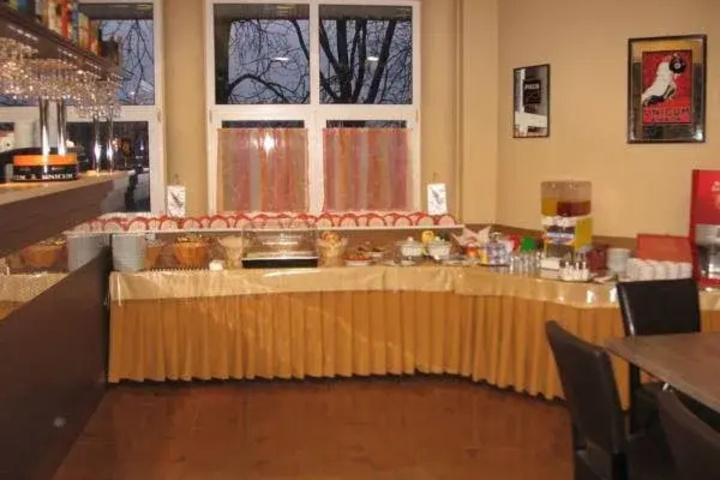 Dining 22 of 24