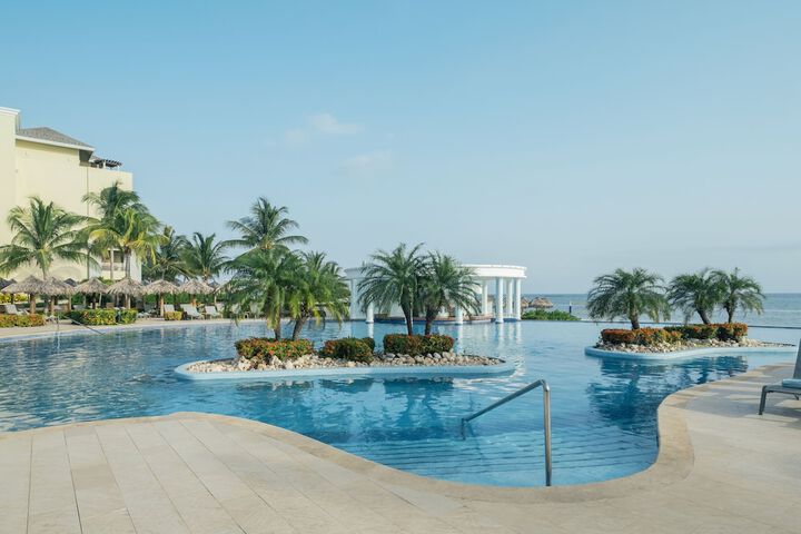 Pools & Facilities