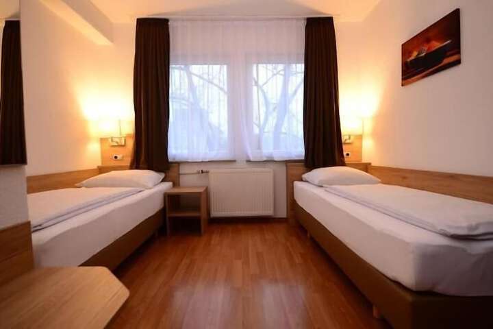 Room 10 of 20
