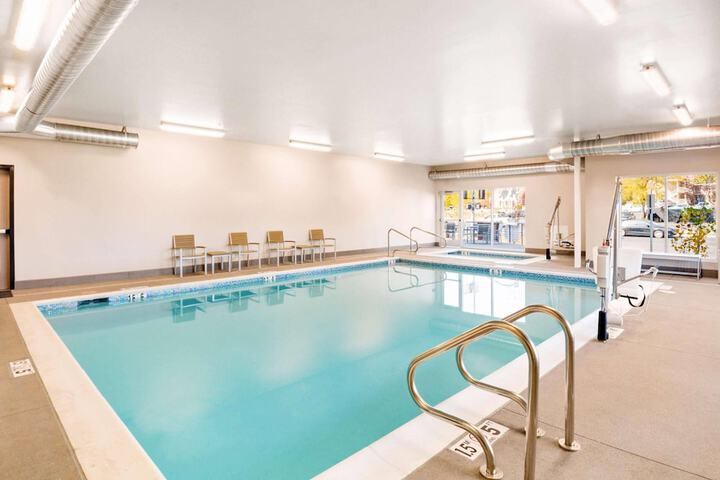 Pools & Facilities