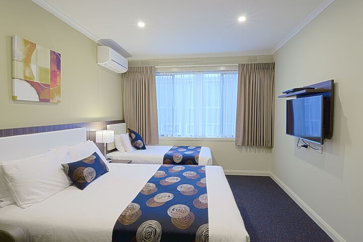 Room 30 of 48