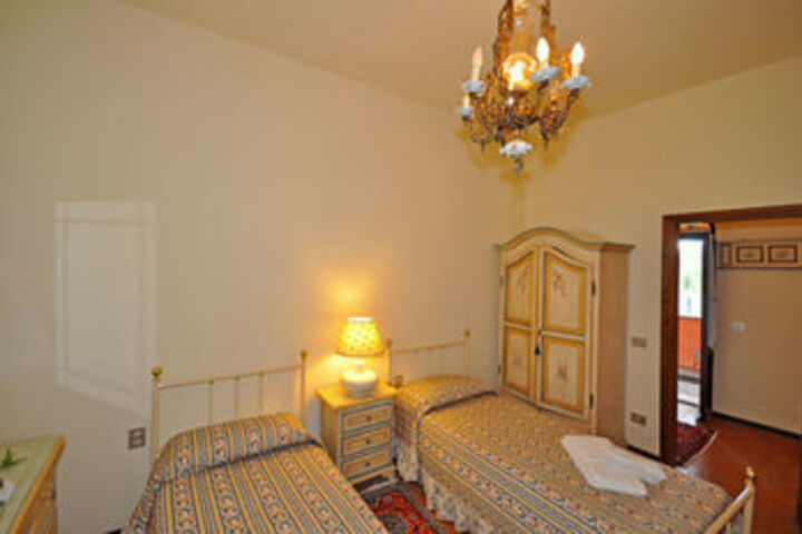 Room 27 of 51