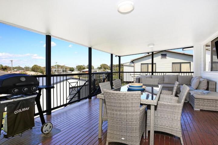 Shores I Pet Friendly I 1 Min Walk to Beach
