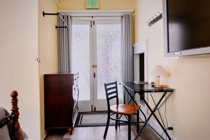 Room 111 of 252