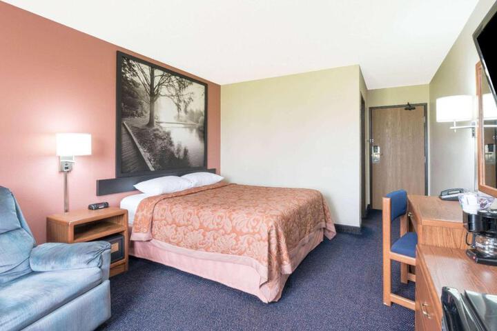 1 King Bed (3 of 3)