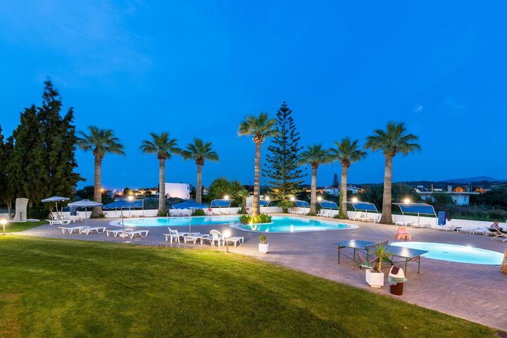 Hotel Pool
