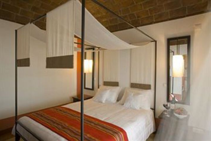 Room 14 of 28