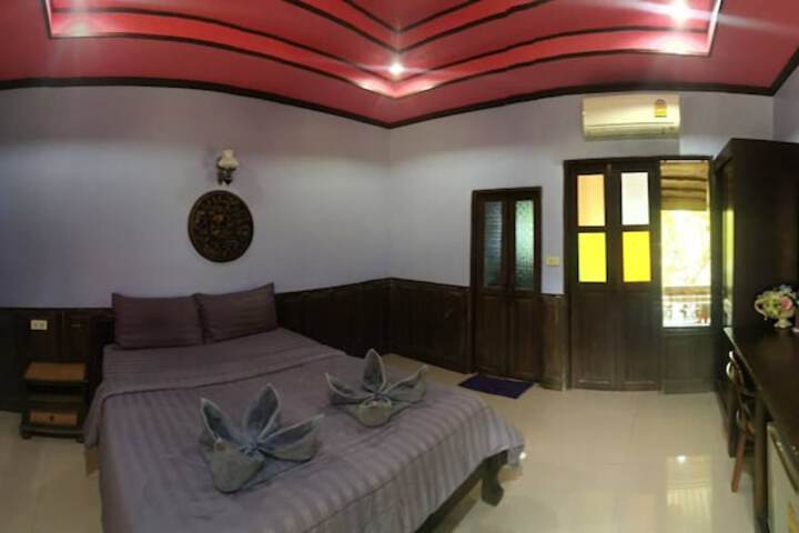 Room 18 of 48