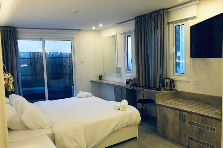 Room 2 of 99