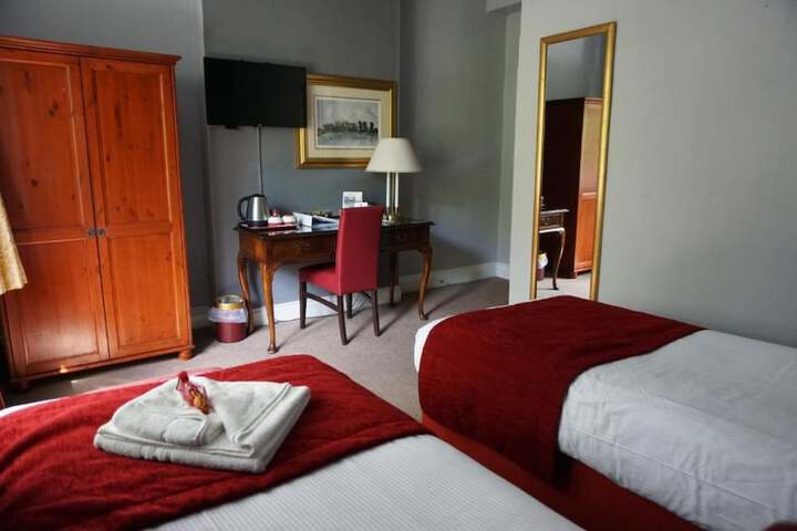Room 17 of 32