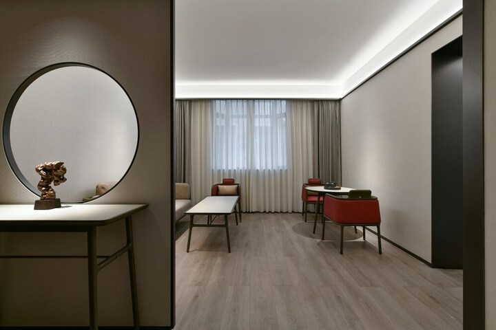 Room 17 of 46