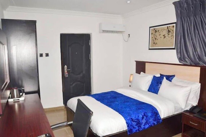 Room 5 of 49