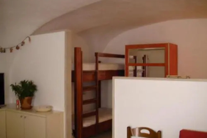 Room 6 of 12