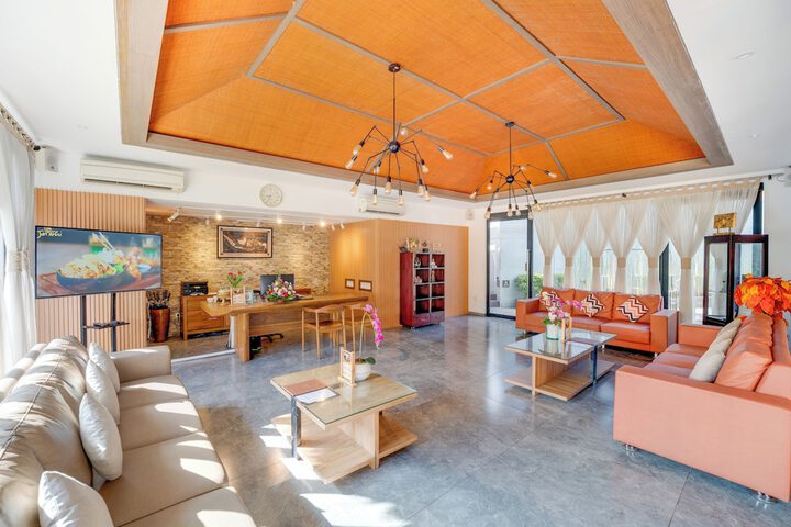 Entrance & Lobby