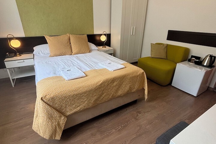 Room 17 of 41
