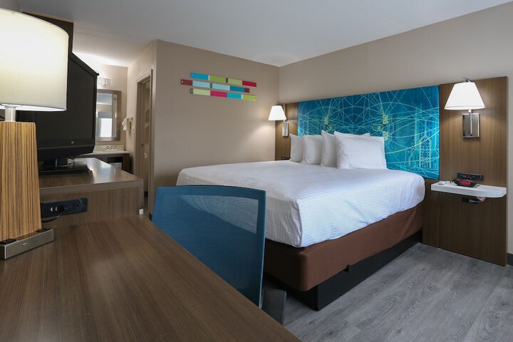 1 King Bed (1 of 14)