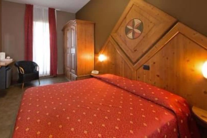 Room 6 of 30