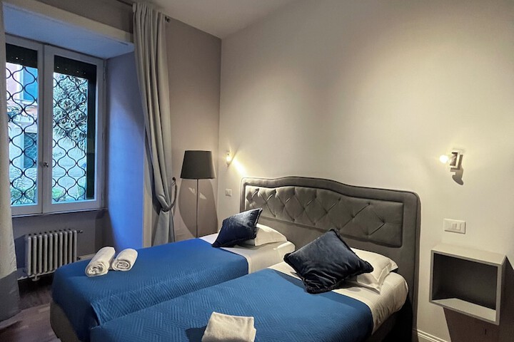 Room 10 of 38