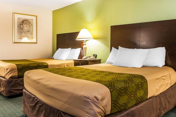 2 Double Beds (1 of 5)