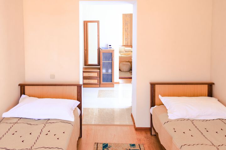 Room 16 of 38
