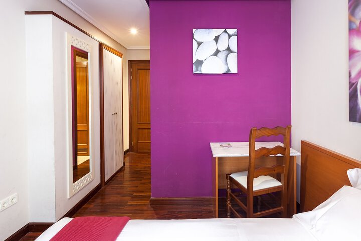 Room 11 of 76